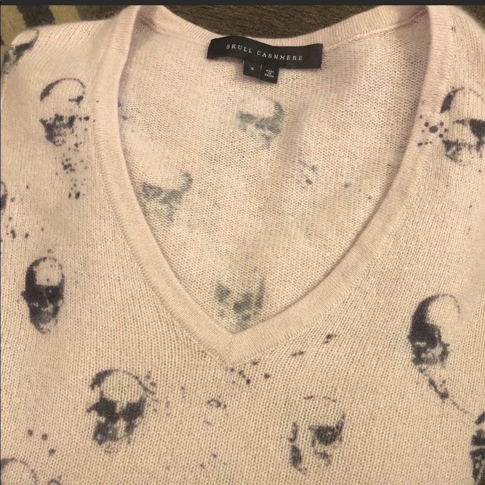 360 Skull Cashmere V Neck Sweater- Rose Quartz